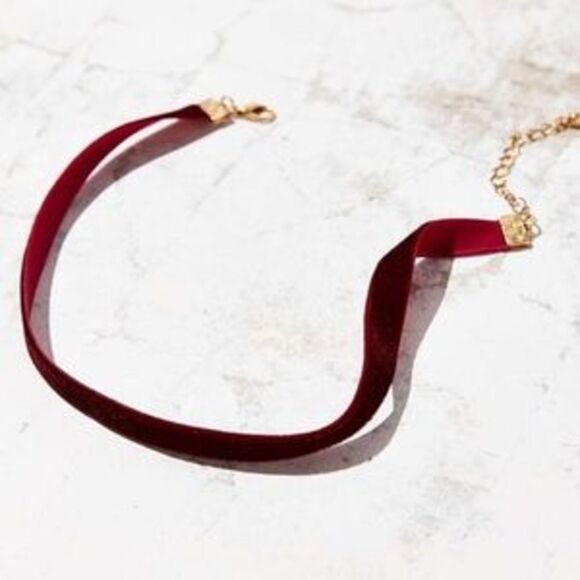 NWT Maroon Burgundy Bordeaux Red Sexy Velvet Gold Choker Necklace - Picture 3 of 4